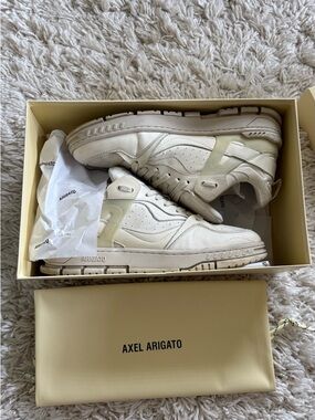 Axel Arigato Men’s Off-White/Cream Leather Sneakers